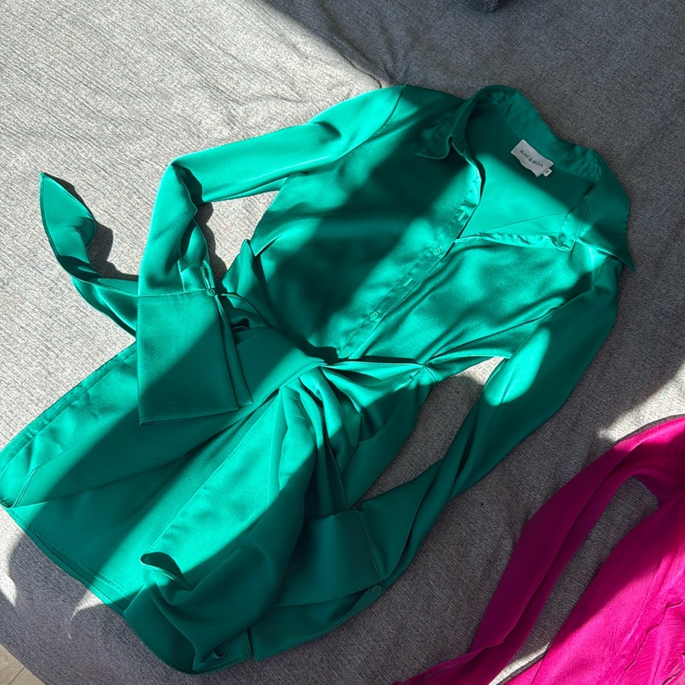 Mini dress in emerald green